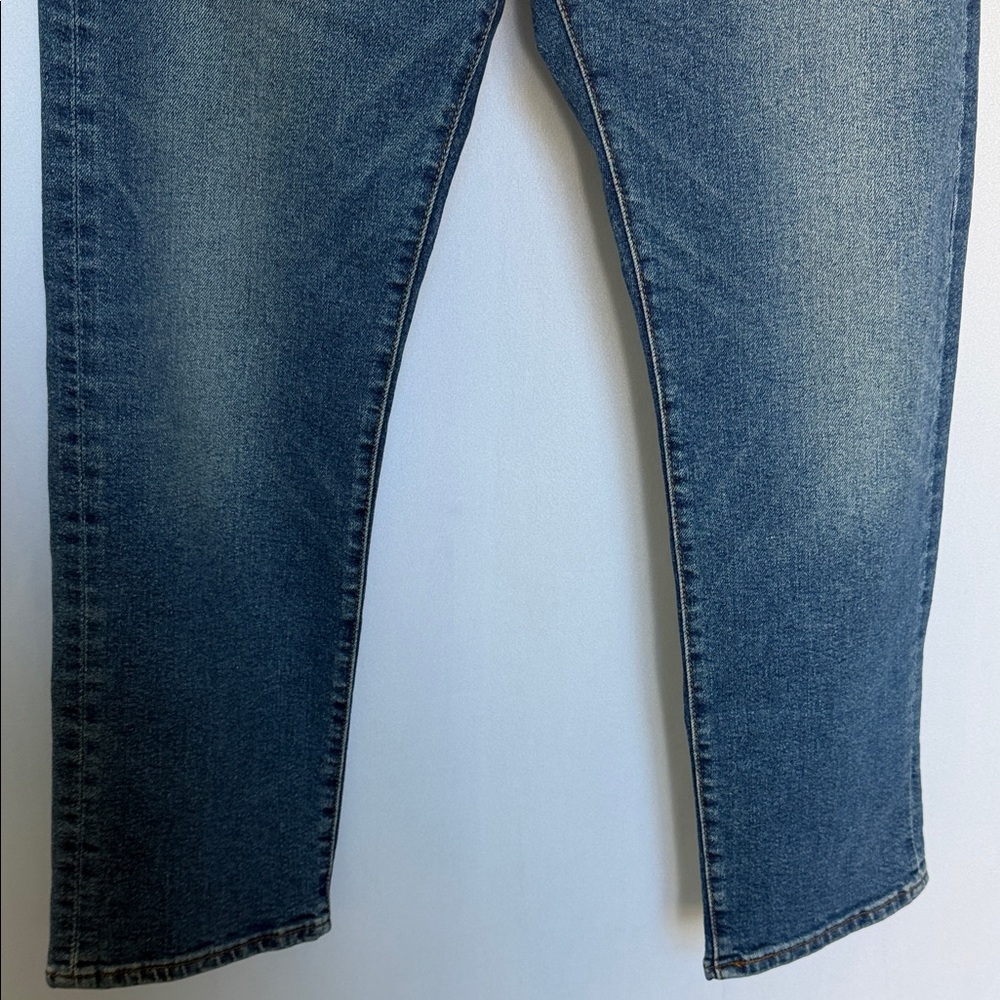 Levi's Women's Wedgie Straight Size 30 X 27 Button Fly Medium Wash Classic - Picture 4 of 14